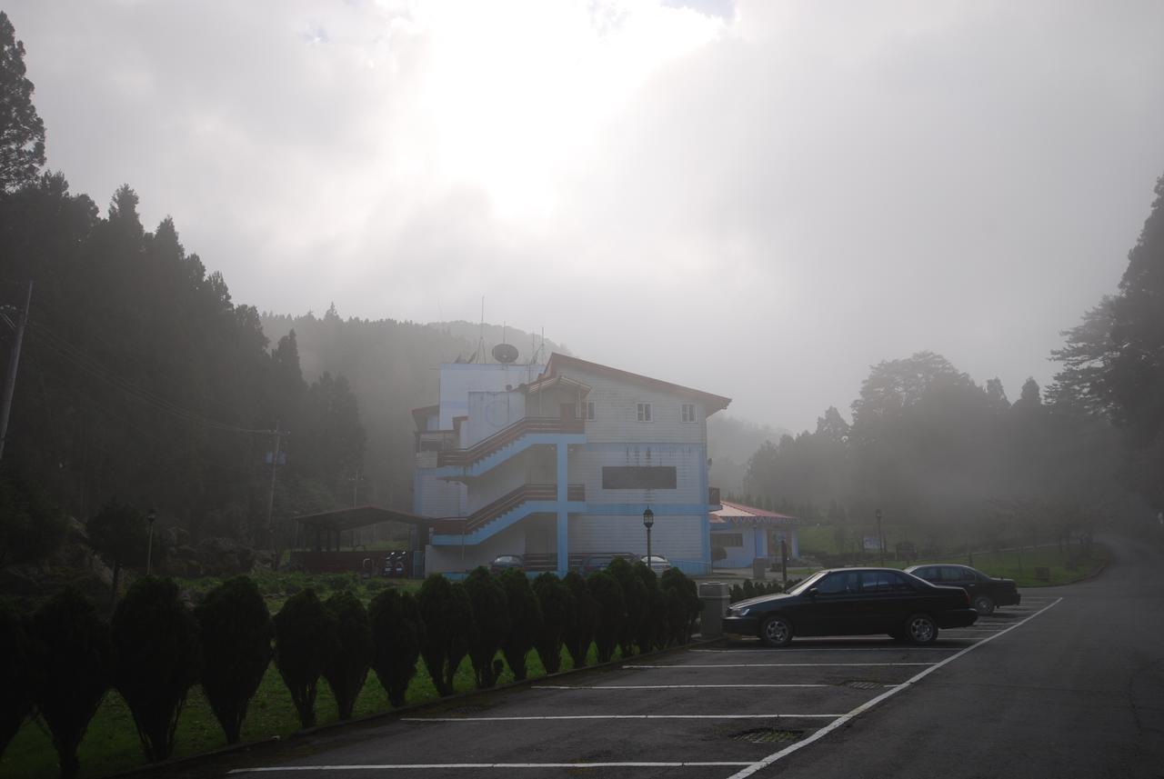 Alishan Youth Activity Center Distrito de Zhongzheng Exterior foto